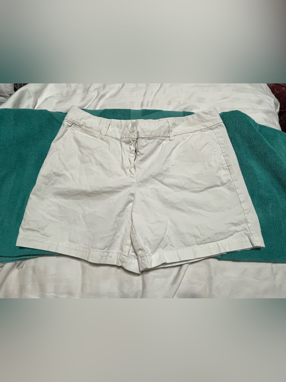 White Women's Casual Cotton Shorts
16-10